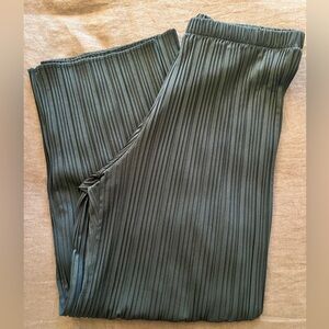 Uniqlo Wide Legs Pleated pants